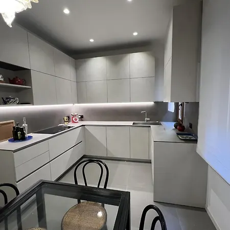 Apartament Icaro 1 *